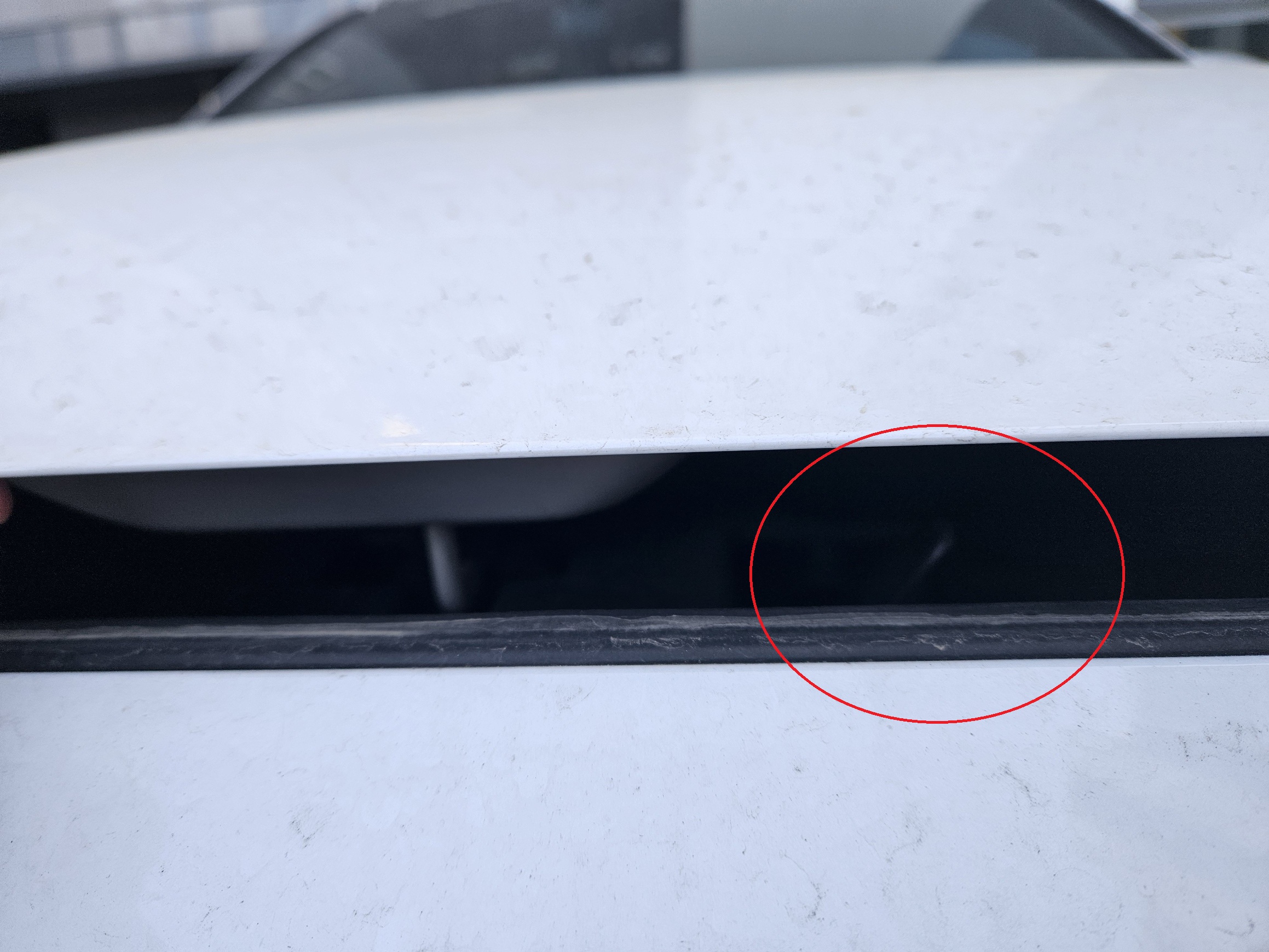 본넷 걸쇠 위치 예시